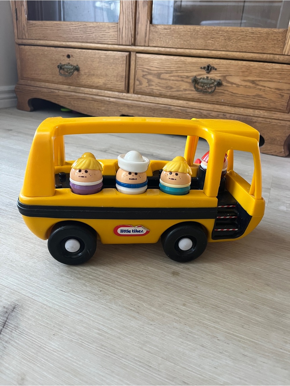 Little Tikes vintage yellow school bus with figures